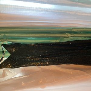 I’m selling a prom dress brand new never used